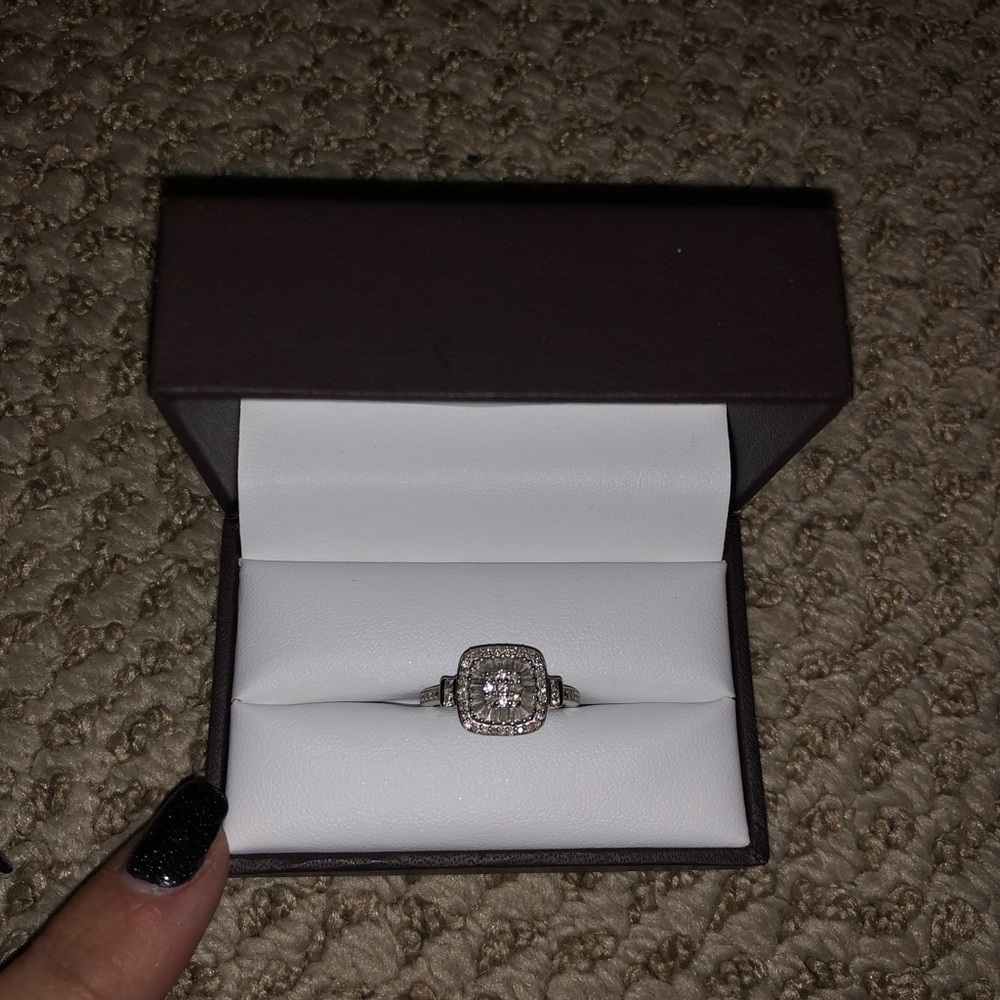 Diamond Chip Ring